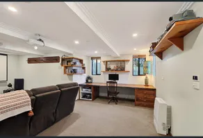 Sixties Seaside - 3 bedroom home with Theatre room - Image 5