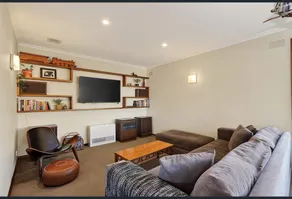 Sixties Seaside - 3 bedroom home with Theatre room - Image 2