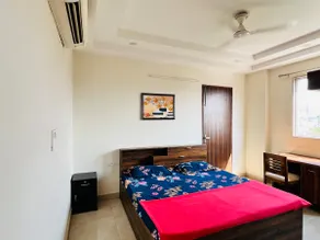 Garden view flat near Golf Coarse Road - Image 2