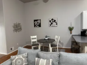 *Cozy Downtown Stay* (Private apt. Self check-in) - Image 3