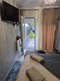 Studio with small garden - Image 2
