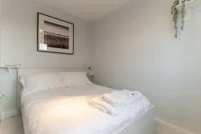 Stunning Clifton flat in amazing central location - Image 4