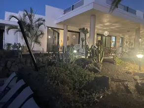 Stylish Desert Oasis with great ocean and mountain views - Image 5