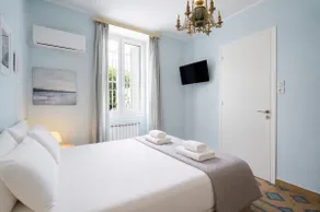 Elegant Suite w/ Terrace & Garden - Image 2