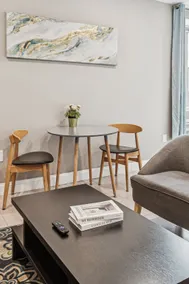 SAL | Chic & Cozy Studio Apt at City Hall - 9 - Image 4