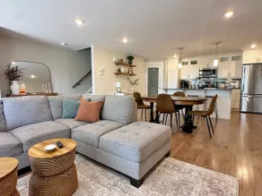 Townhouse|Laundry|walking trails|2 bed - Image 2