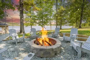 6 Bedrooms, Lakefront, Hot-Tub & Private Dock - Image 2