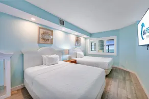 Ocean-view condo w/ balcony & resort access - Image 3