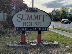 Summit House Condo - Next to UF & Hospitals - Image 4