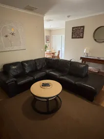 Spacious comfortable 2 bedroom home in Wagga - Image 2