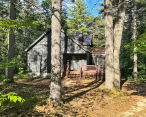 Pet-friendly cabin with hot tub and beach access! - Image 3