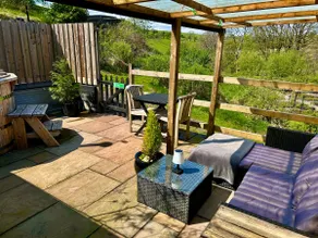 Doris Cottage, Hot Tub, 1 Bed, Barn Conversion - Image 4