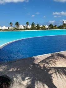 Enjoy the pool and lagoon - Image 3