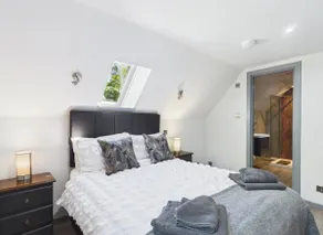 Crows Nest Balcony Suite With Private Sauna - Image 3