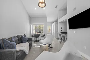 Le Chic - Near Celebration Pointe, UF, Shands - Image 3
