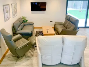 Dronefield Lodge - Image 3
