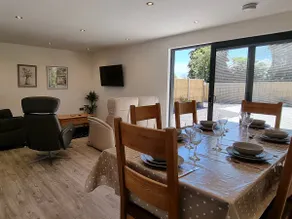 Dronefield Lodge - Image 4