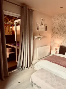 Cosy Cabin with Private Hot tub | Isle of Wight - Image 2