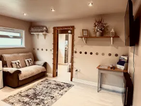 Cosy Cabin with Private Hot tub | Isle of Wight - Image 3