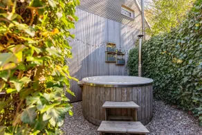 Cozy vacation rental with hot tub Friesland - Image 5