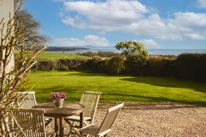 Beautiful 4 bdrm Farmhouse with ocean views, Fife. - Image 3
