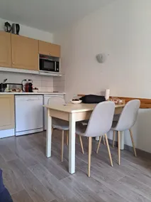 1 bedroom apartment south balcony 3 beds cleaning included - Image 3