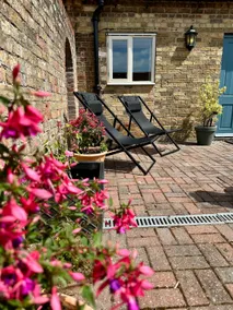Charming Hen Cottage Countryside Retreat Lincoln - Image 2