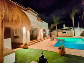 Beautiful house with pool - Image 2