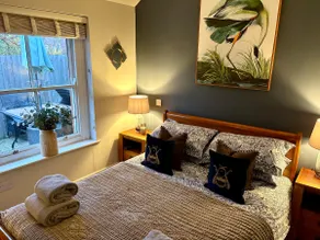 Raffinbow Retreat Cotswolds Cottage - Image 3