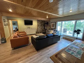 Waterfront Cottage w/ Games room, SUP's, Kayaks - Image 3