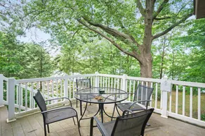 Dreamy Lakeside Escape: Deck, Games & Kayaks - Image 3