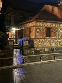 Urban River House - Image 2