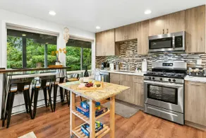 Cozy and Private Apartment: Lake, Hike & Down Town - Image 3