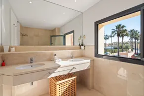 Sotogrande Alboaire- Waterfront luxury 4 bedroom Apt in the Marina of Sotogrande - Image 4