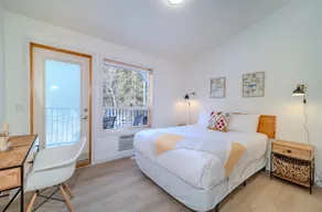 Newly Reno Secluded Mtn Townhome Retreat w/ trail - Image 4