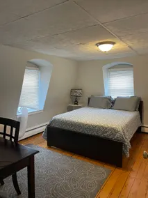 5 BD|2 BA Victorian on 2 floors w/ parking - Image 4
