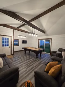 Swan Road Farmhouse, 5 BDR, 3 Bath, Gameroom - Image 2