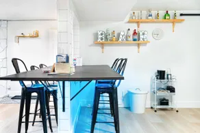 Family Friendly Modern Apt W/ Free Parking & Wifi - Image 5