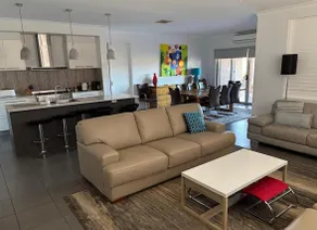 Modern 4 bedroom Lakeside residential home - Image 2