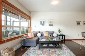Amazing location! Steps to Okanagan Beach. Lakeview condo - Image 3