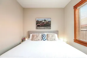 Amazing location! Steps to Okanagan Beach. Lakeview condo - Image 5