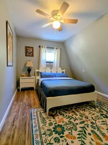 Starry Artsy Garage Loft - Image 5