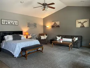 Adorable suite with amazing courtyard and hot tub! - Image 2