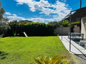 Villa with a garden in a charming village near Avignon - Image 2