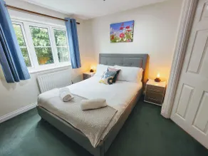 Four-bedroom House Wi-Fi Parking Pets - Image 5