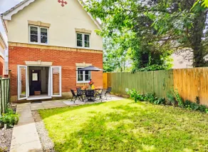 Four-bedroom House Wi-Fi Parking Pets - Image 2