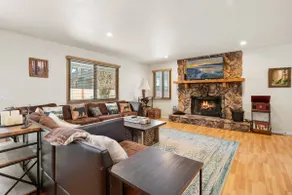 Cozy Mountain Retreat: Hot Tub, Dog Friendly & EV - Image 2