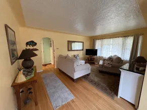 Small, cheerful 2 bedroom home, quiet neighborhood. Close to downtown, hospitals and MSU-B. Fenced in yard. Free parking in driveway and street. - Image 5