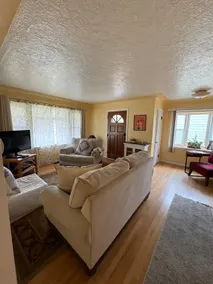 Small, cheerful 2 bedroom home, quiet neighborhood. Close to downtown, hospitals and MSU-B. Fenced in yard. Free parking in driveway and street. - Image 2