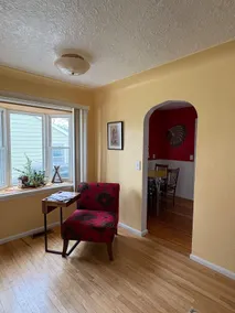 Small, cheerful 2 bedroom home, quiet neighborhood. Close to downtown, hospitals and MSU-B. Fenced in yard. Free parking in driveway and street. - Image 4